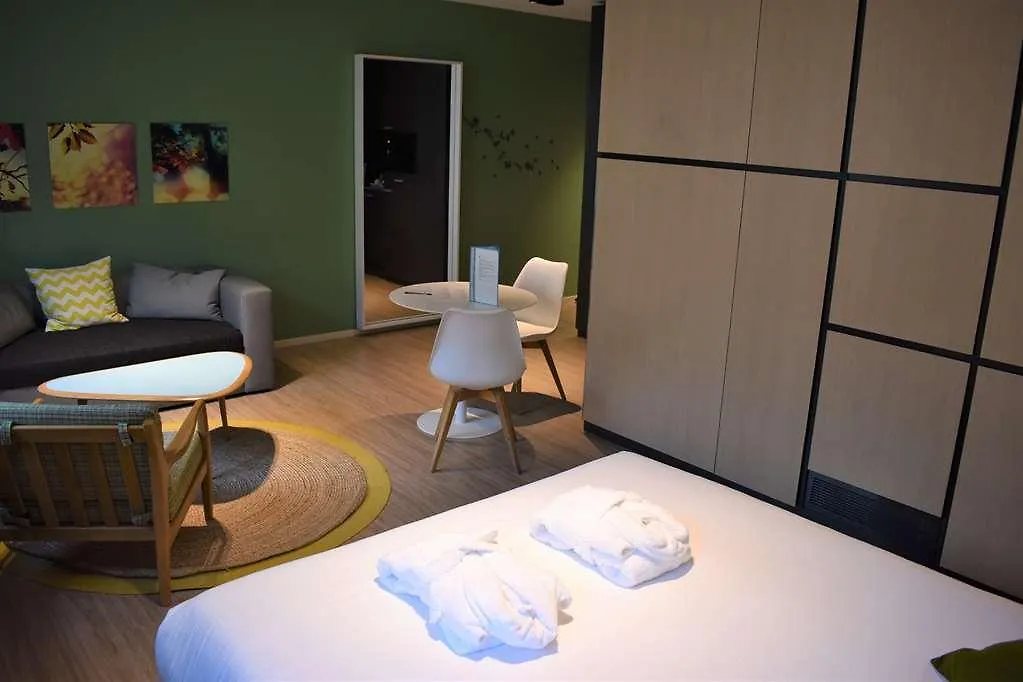 **** מלון Saint-Gilles Hilton Garden Inn Brussels City Centre בלגיה