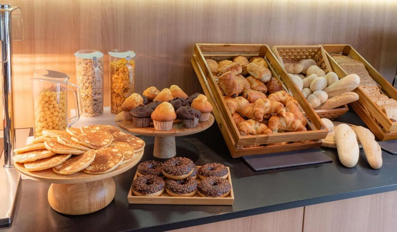 Saint-Gilles Hilton Garden Inn Brussels City Centre מלון
