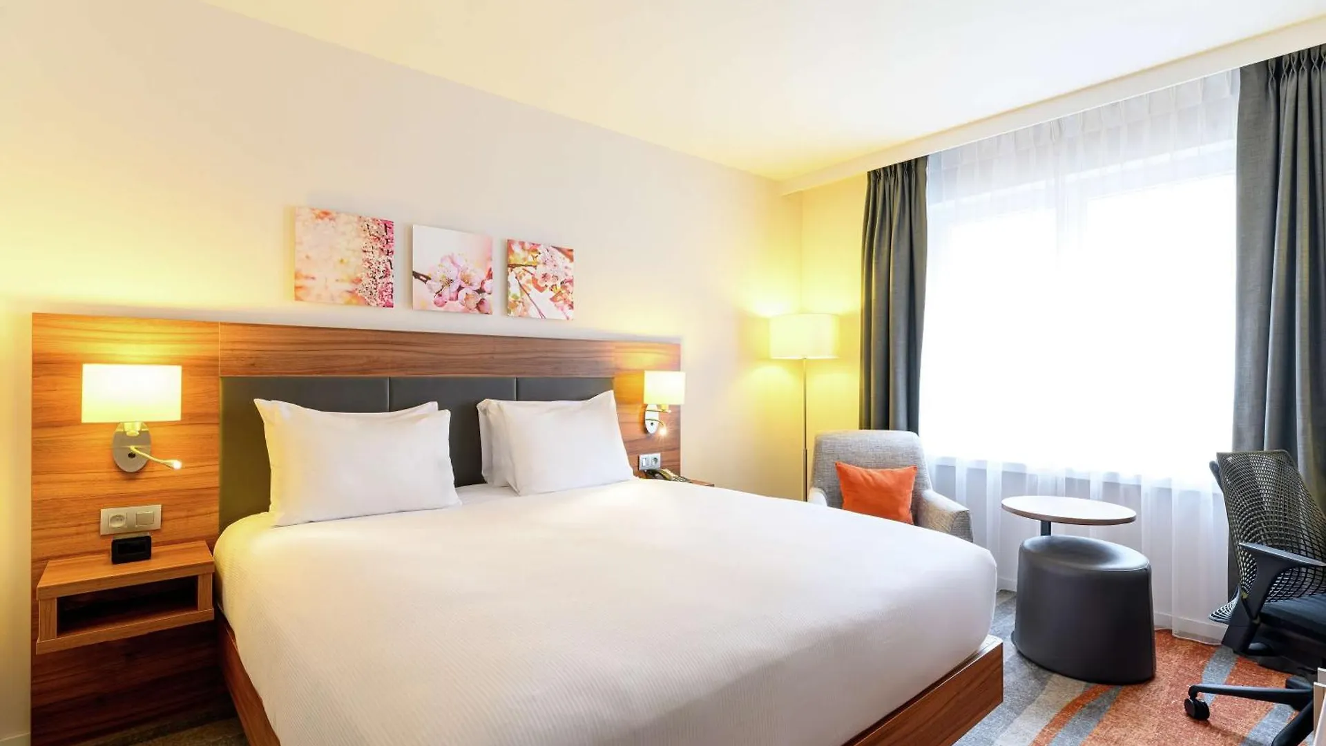 **** מלון Saint-Gilles Hilton Garden Inn Brussels City Centre בלגיה