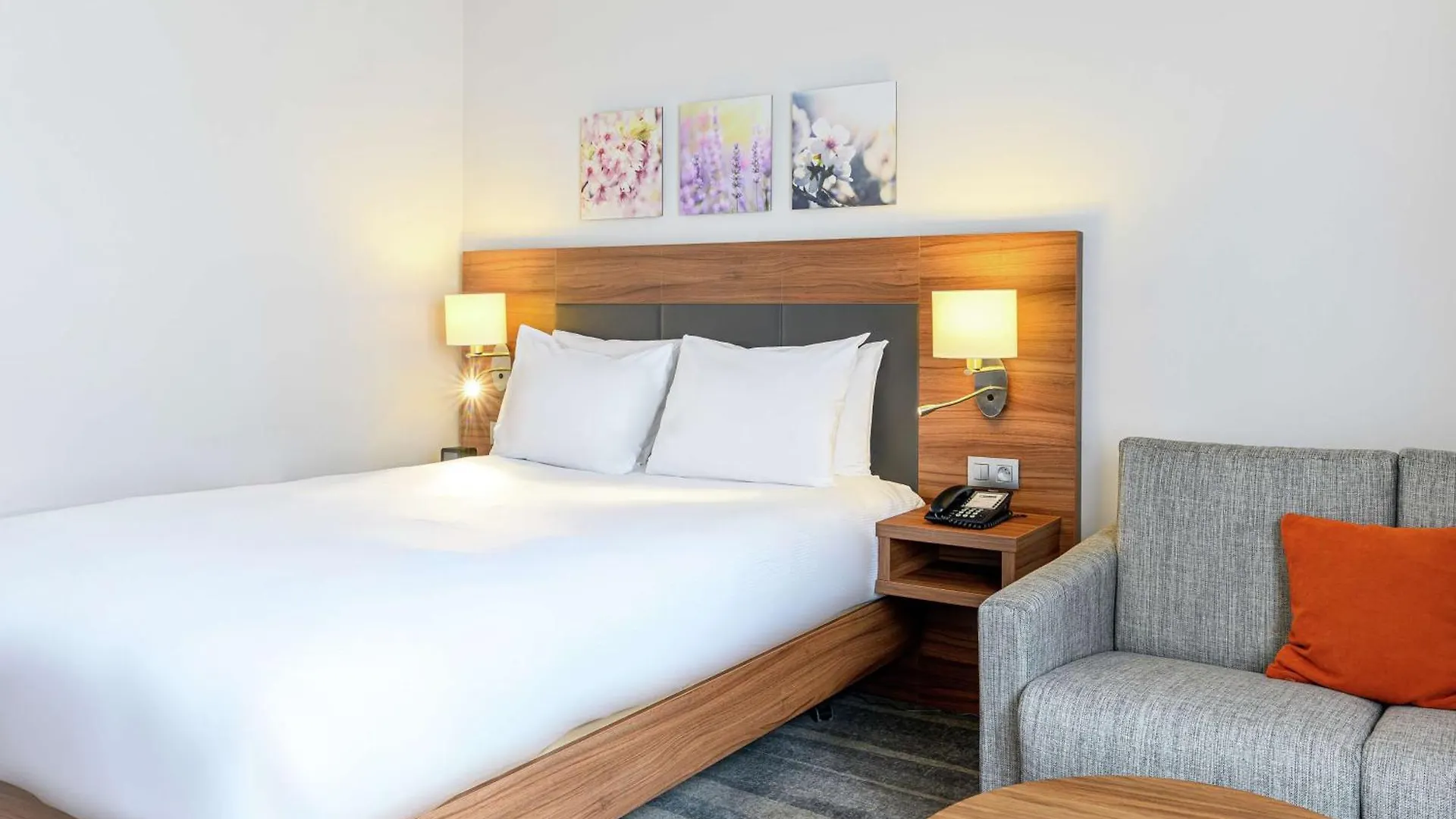 Hilton Garden Inn Brussels City Centre Saint-Gilles 4*,